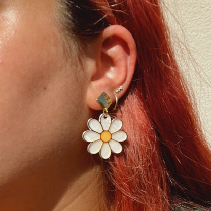 Marguerites nacrées - Boucles d'oreilles